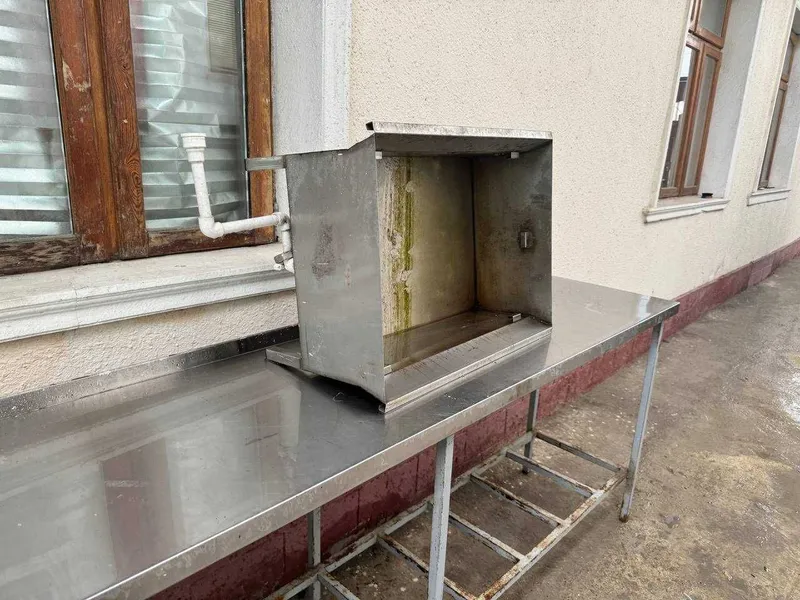 трёхсекционная моечная ванна со столом из нержавеющей стали — фото 2