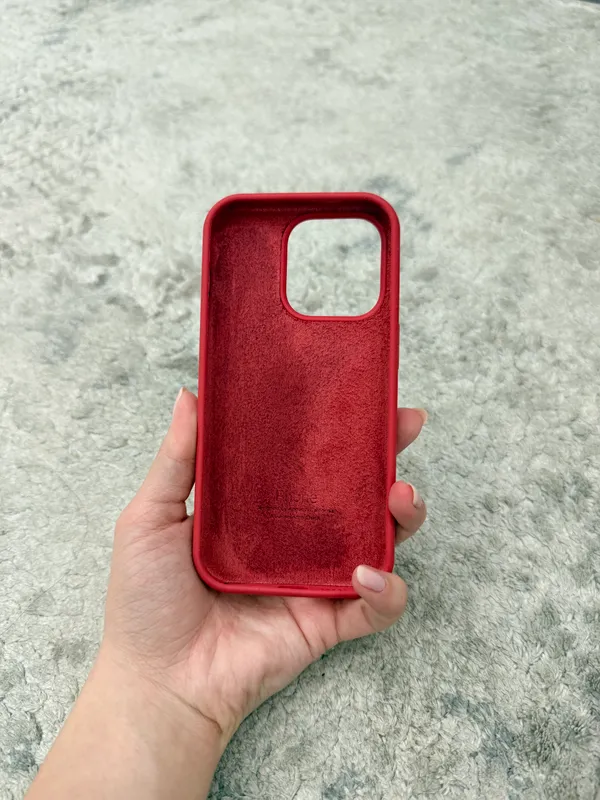 📱 Красный силиконовый чехол для iPhone 14 про — фото 1