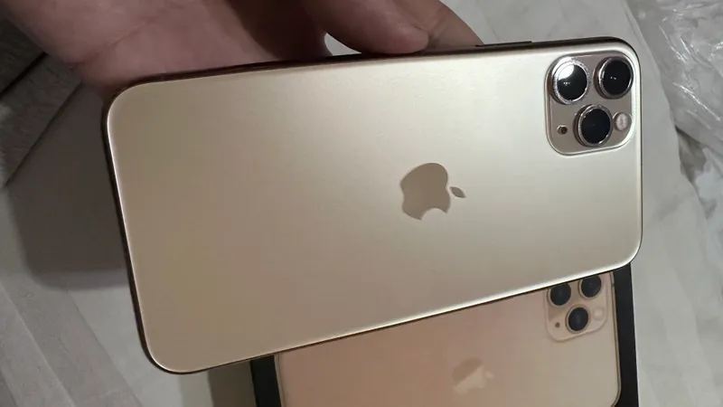 Iphone 11 pro idial toza srochniy sotlafi 6