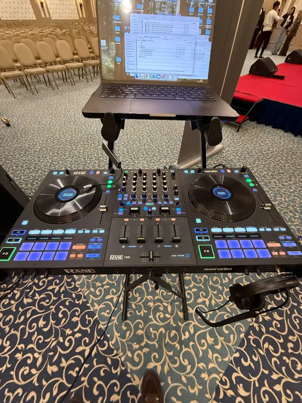 RANE FOUR DJ Контроллер 1 RANE FOUR DJ Контроллер 1
