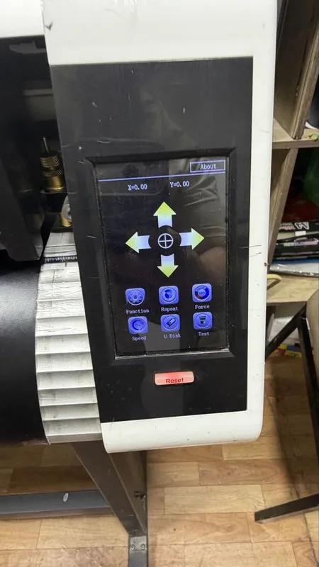 Plotter rezka 1.3 lik sotiladi 4 Plotter rezka 1.3 lik sotiladi 4