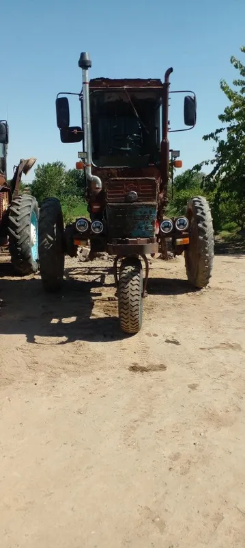 T-28 traktor sotiladi. 3