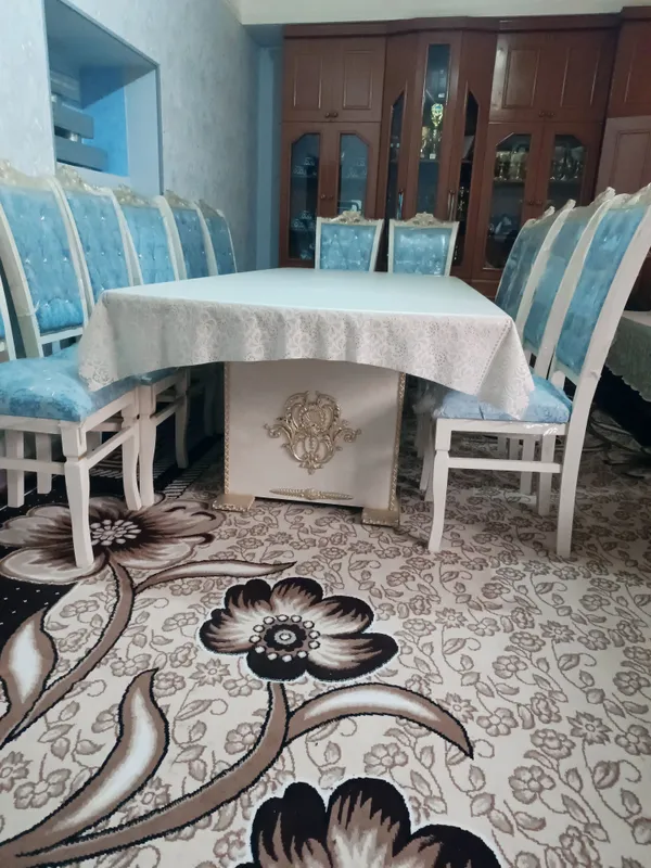 Продаются стол и стулья, куплены 1 месяц назад 2
