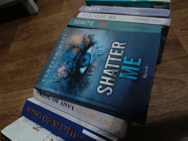 Shatter me series by Tahereh Mafi