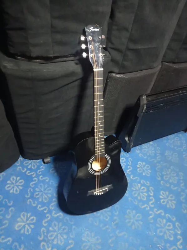 Acoustic gitara sotiladi — фото 1
