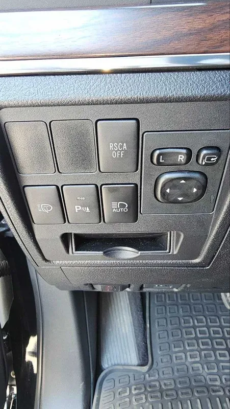 Toyota Land Cruiser 200 7 Toyota Land Cruiser 200 7
