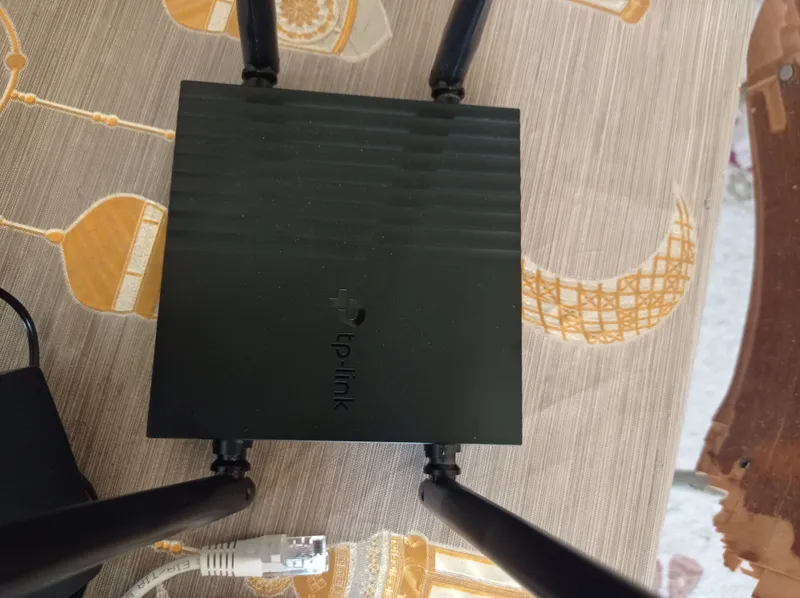 WiFi router sotiladi 1