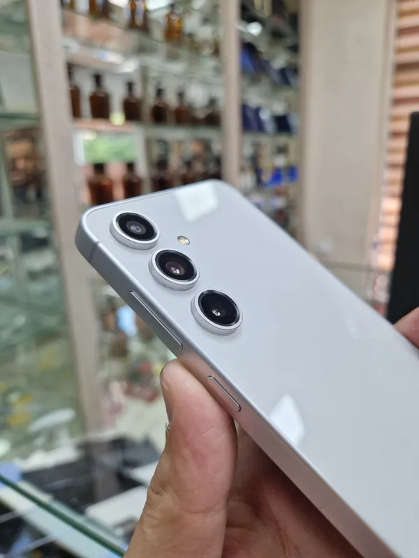 Samsung S24fe 5G 2