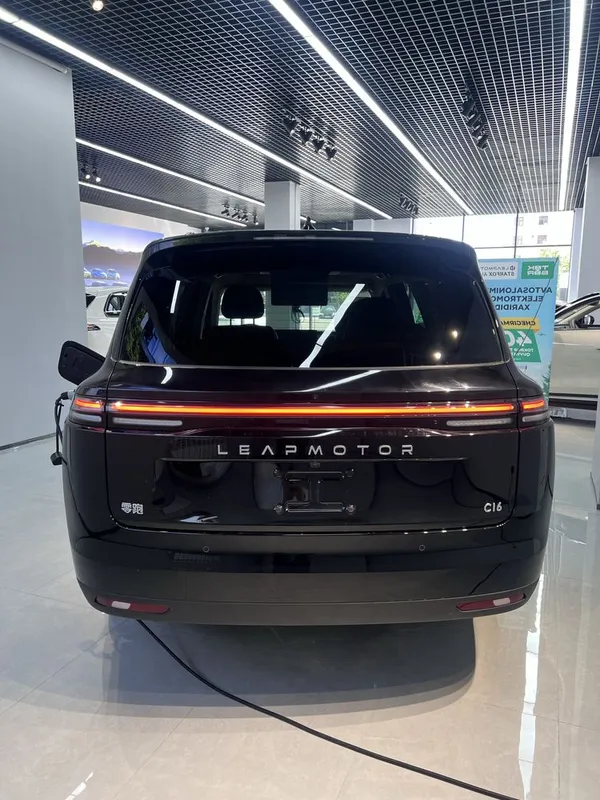 Leapmotor C16 Hybrid — фото 6