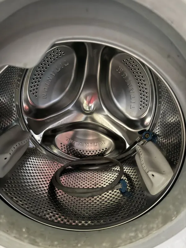 Продается стиральная машинка Hotpoint ARISTON AQUALTIS 11кг.Италия б/у — фото 2