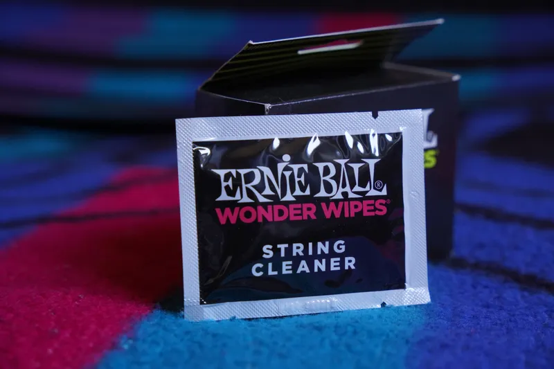 Ernie Ball Wonder Wipes — салфетки для гитары — фото 1