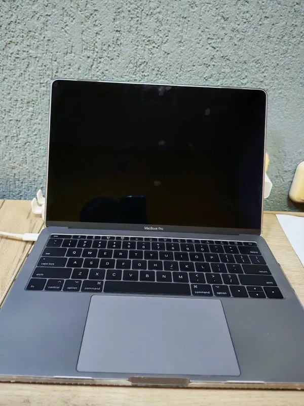 MacBook Pro sotiladi
