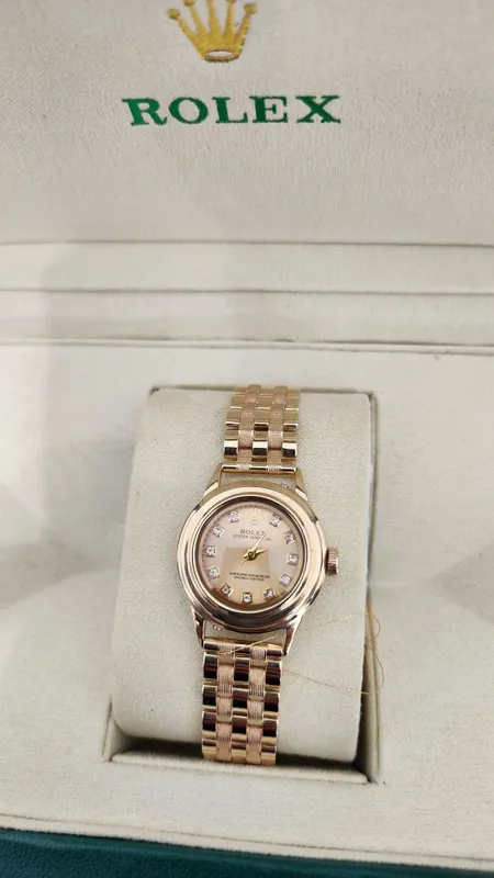 Женские золотые часы Rolex
