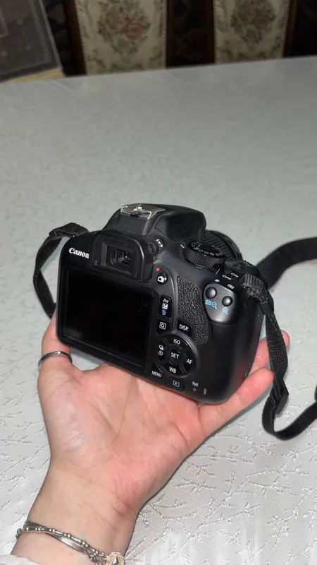Canon EOS 1300D oynali kamera. 4 Canon EOS 1300D oynali kamera. 4