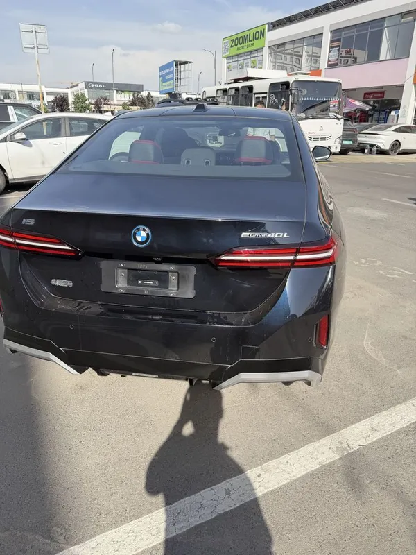 BMW i5 40L premium full pozitsiya — фото 2