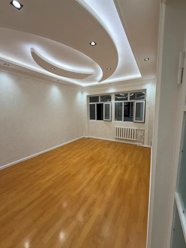 Keng 4 qavatli uy sotiladi, 5 ta xona, yangi ta’mir, balkon 2×6 3