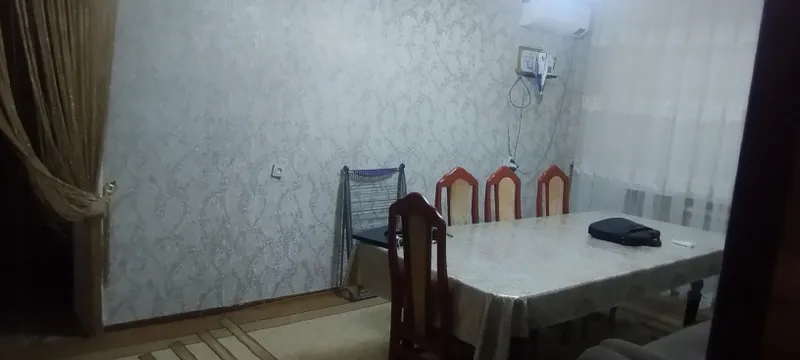 Квартира сентр Кибрая первый этаж с местами 2 машин есть стяжка огород 3