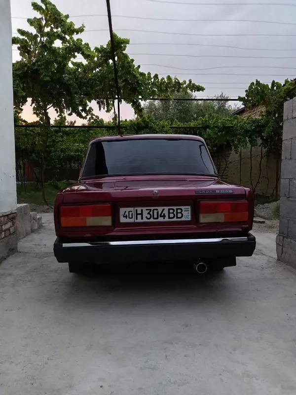 Автомобиль ваз 2107 сотилади 2