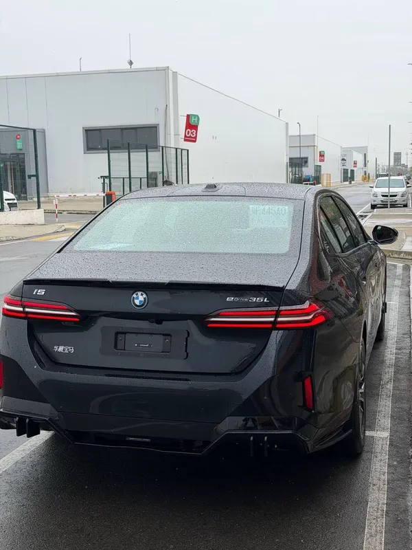 Bmw i5 35L 2024yil 11min probeg +dop option chap krilo almashgan zavod