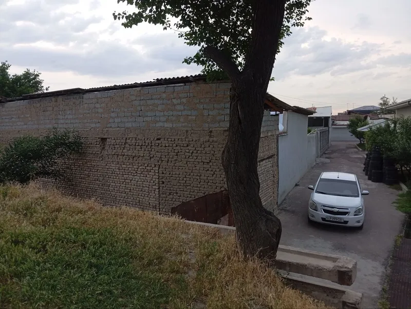Olmazor tumani shlanba chorahasi kota kochaga 300 metr 4 sotih + 2 sot