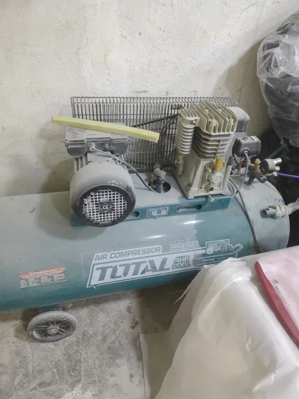 Компрессор на 200 литров TOTAL 200 LITR 4 HP 1