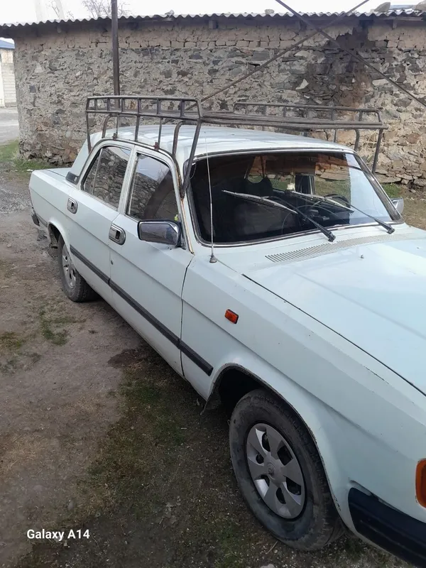 Волга автомашина сотилади.
