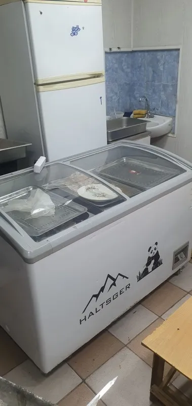 Морозильник почти новый