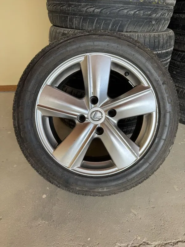 Lexus diska baloni bilan 16