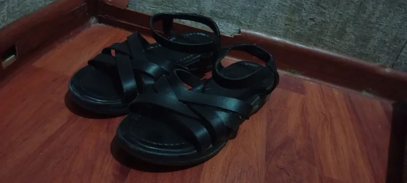 Ayollar uchun qora rangli yozgi sandal / bosonojka 2