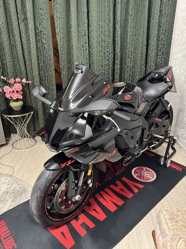 Yamaha R1 официально завезен с канады не китай не корея — фото 1