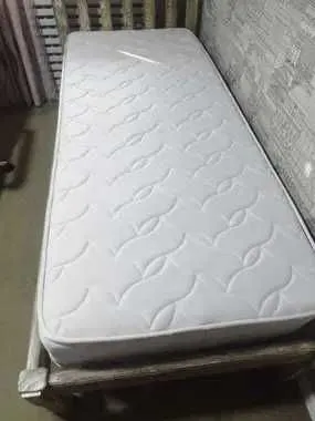 Каркас из дерева лиственицы с матрасом