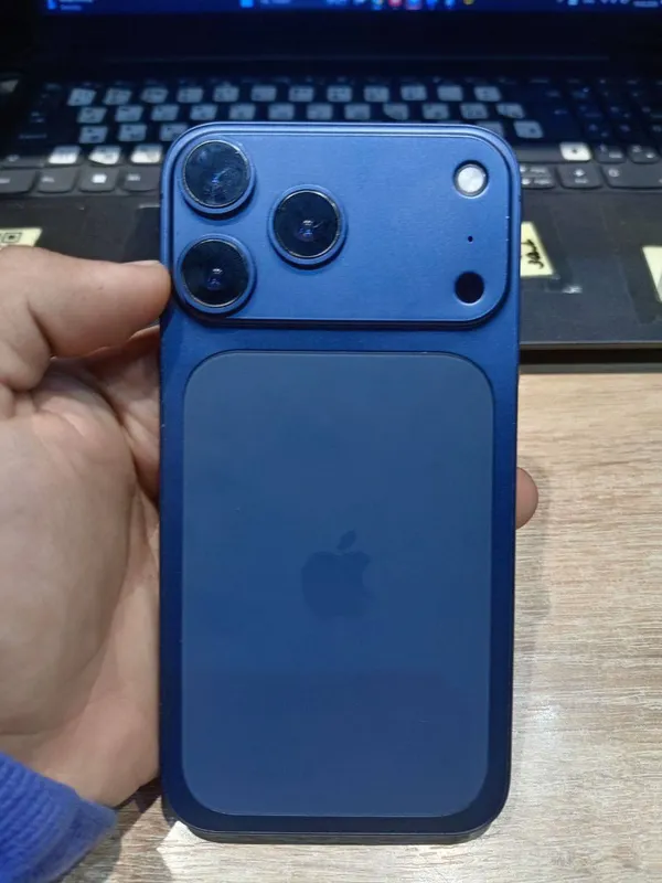 Продаётся срочно iPhone XR, сделан как 17 Pro 2 Продаётся срочно iPhone XR, сделан как 17 Pro 2
