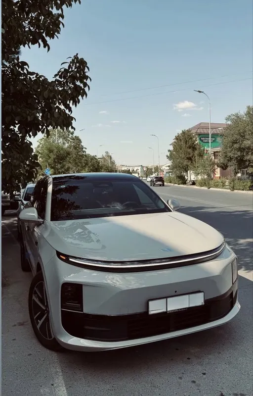 Li Auto L6 (или Li Xiang L6) 1 Li Auto L6 (или Li Xiang L6) 1