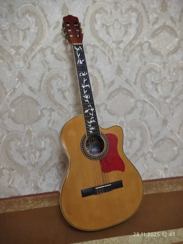 Orginal klassik gitara.