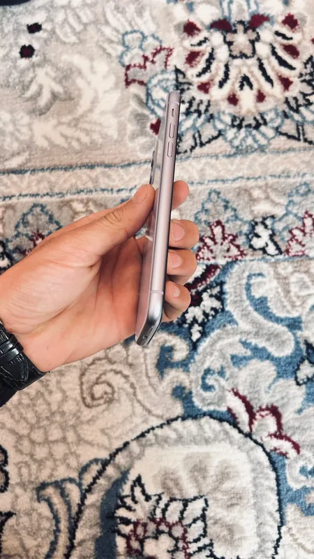 iPhone 11, состояние хорошее 4