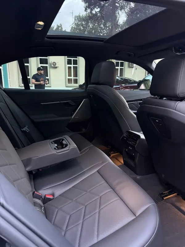 Bmw 530i M- paket 2025 yil Benzin Gibrid 5 litr rasxod qiladi — фото 6