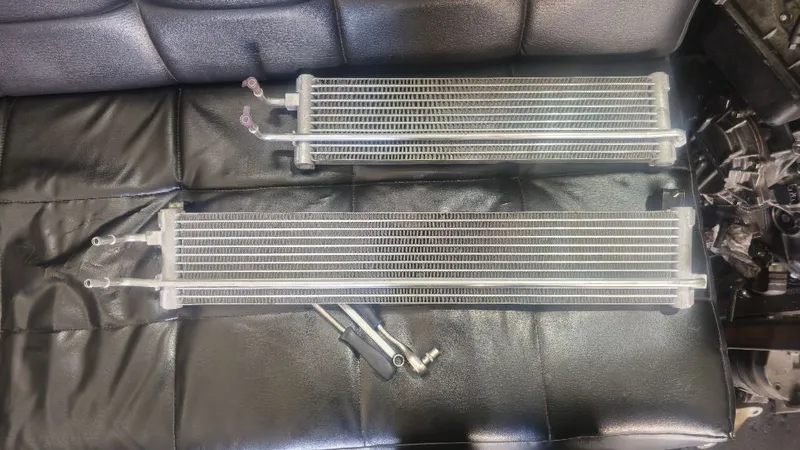 Avtomat karobka axlajdeniya radiator sotiladi (Gentra, Lacetti)