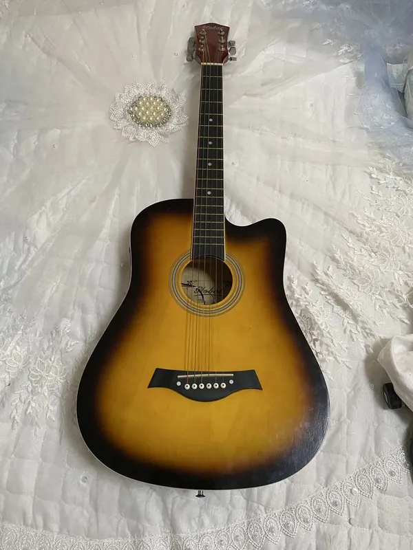 Gitara sotiladi yaxshi xolatda