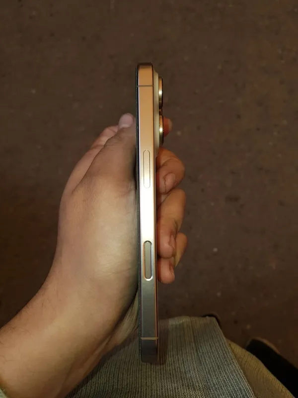iPhone 16 Pro, 256 ГБ 4