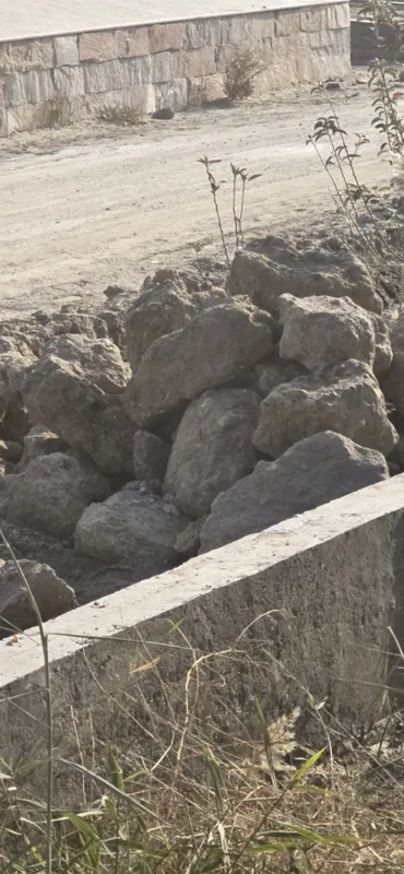 Сары тас сатылады