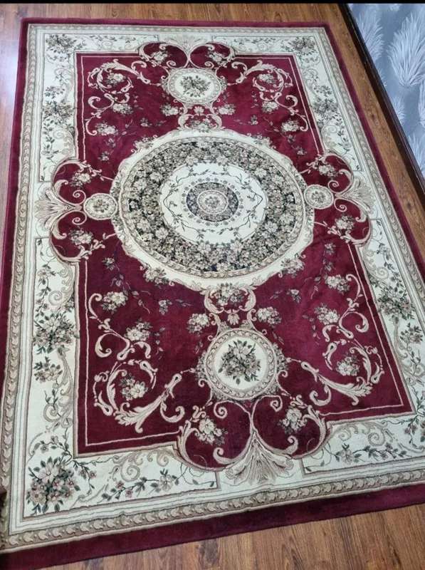 Gilam toza, yaxshi holatda, deyarli yangi 3