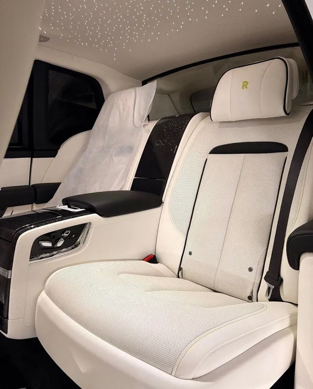 Rolls Royce Cullinan Black Badge White MY2026 — фото 4