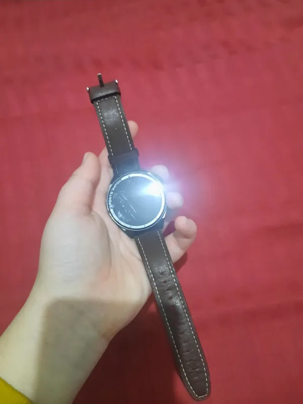 Продаю часы SPORTS WATCH.Состояние хорошее комплект идёт ещё зарядка.