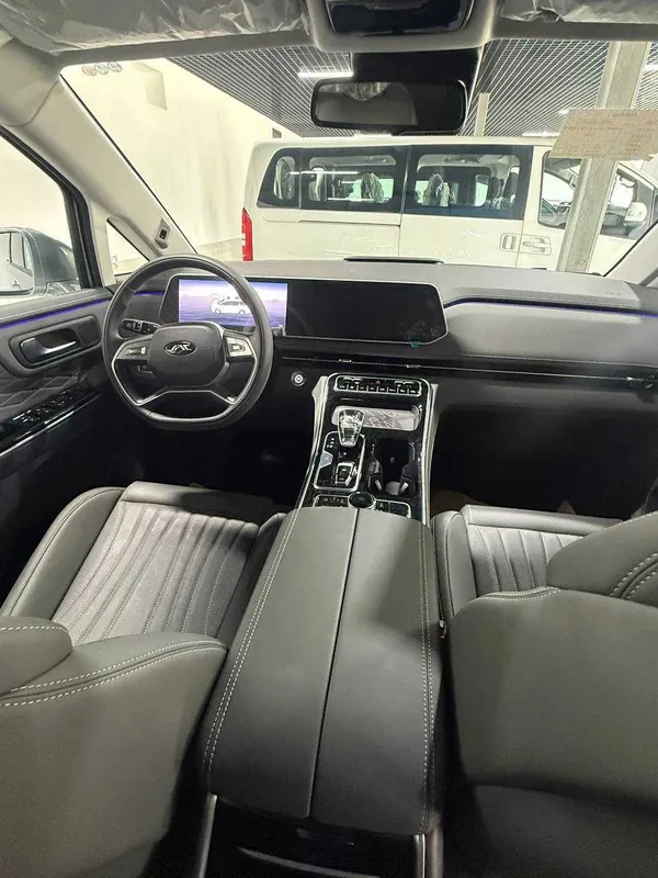 Yangi JAC RF8 — Premium minivenning yangi darajasi 4