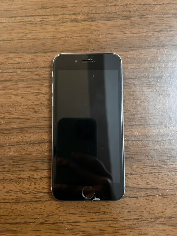 iPhone 6 (silver) sotiladi iPhone 6 (silver) sotiladi