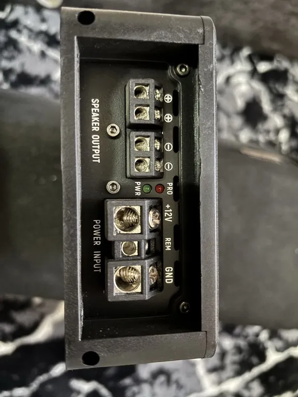 Уселитель AMR Pro 1.800w 4 Уселитель AMR Pro 1.800w 4