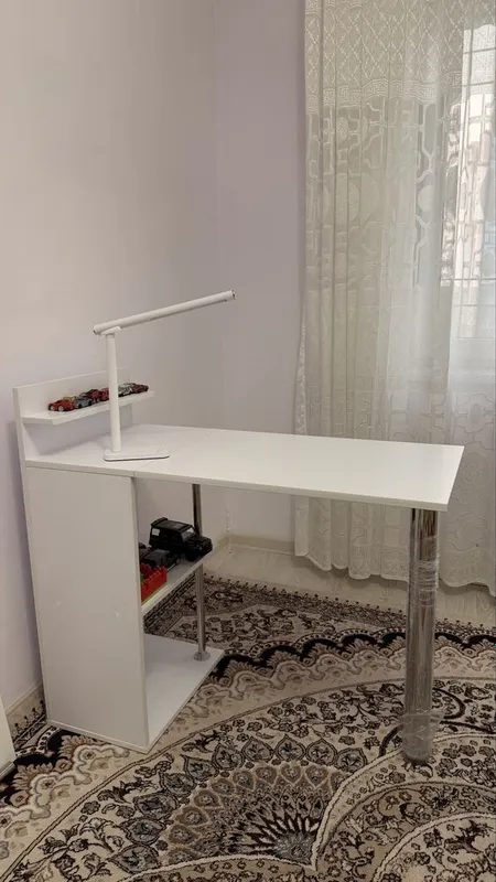 Маникюрный стол складной
