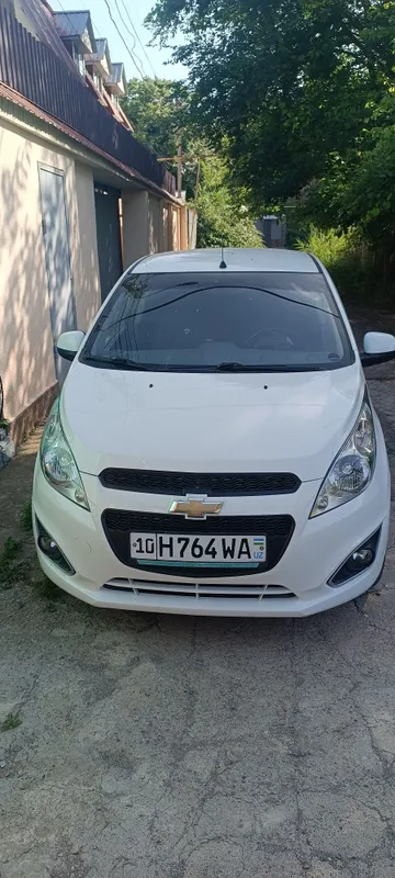 Спарк Шевролет машина