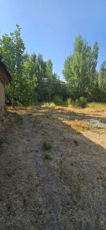 Tovoqsoyda hovli sotiladi  12 sotiğ rasimdagi holi — фото 9