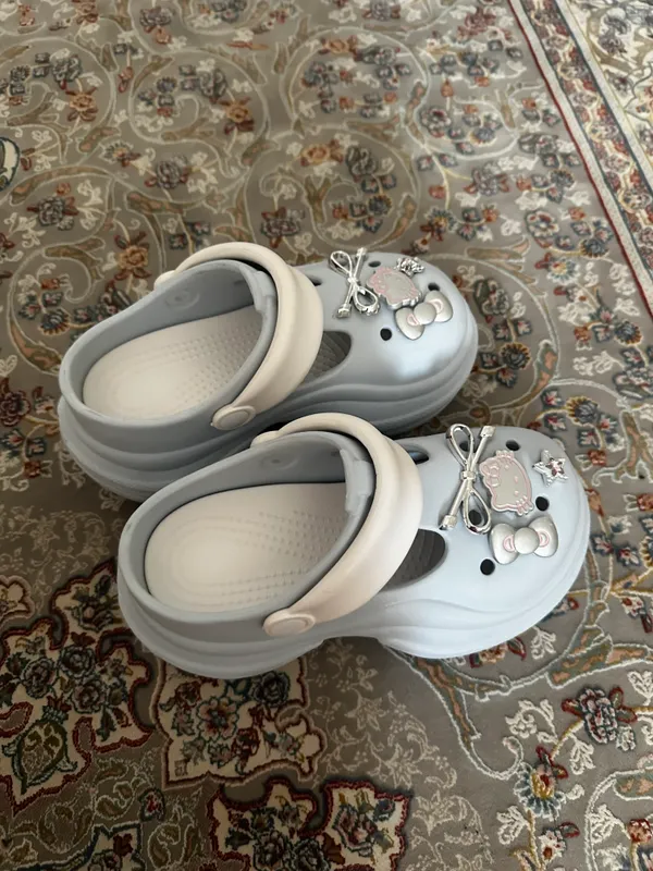 crocs